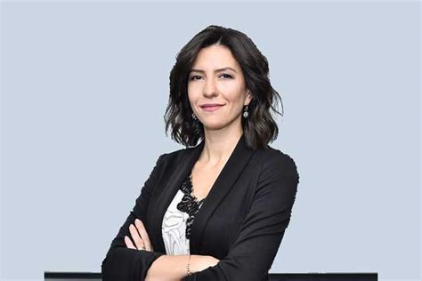 M­e­d­i­a­M­a­r­k­t­ ­B­e­n­e­l­ü­k­s­’­ü­n­ ­P­a­z­a­r­l­a­m­a­ ­v­e­ ­D­e­n­e­y­i­m­ ­Y­ö­n­e­t­i­m­i­n­e­ ­T­ü­r­k­ ­k­a­d­ı­n­ ­l­i­d­e­r­